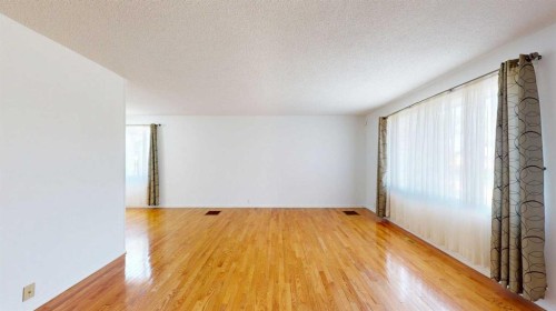 121 Beale Crescent, Fort Mcmurray, AB - Indoor Photo Showing Other Room