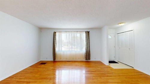 121 Beale Crescent, Fort Mcmurray, AB - Indoor Photo Showing Other Room