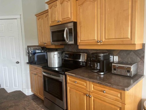 146 Plamondon Way, Fort Mcmurray, AB - Indoor Photo Showing Kitchen