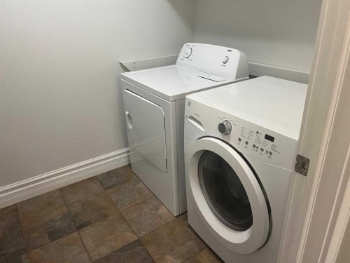 146 Plamondon Way, Fort Mcmurray, AB - Indoor Photo Showing Laundry Room
