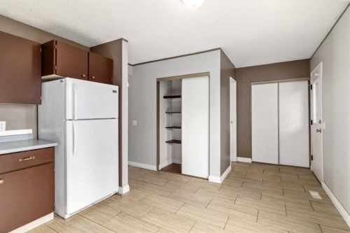 170 Windsor Drive, Fort Mcmurray, AB - Indoor Photo Showing Kitchen