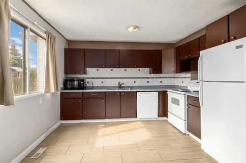 170 Windsor Drive, Fort Mcmurray, AB - Indoor Photo Showing Kitchen With Double Sink