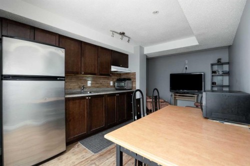 121 Brooks Place, Fort Mcmurray, AB - Indoor Photo Showing Kitchen