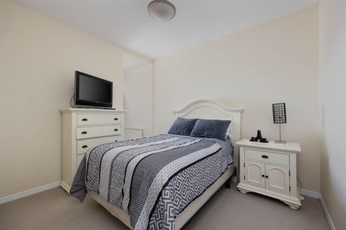 5-105 Fontaine Crescent, Fort Mcmurray, AB - Indoor Photo Showing Bedroom