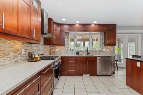 145 Burns Place, Fort Mcmurray, AB - Indoor Photo Showing Kitchen With Upgraded Kitchen