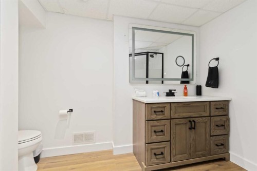 145 Burns Place, Fort Mcmurray, AB - Indoor Photo Showing Bathroom