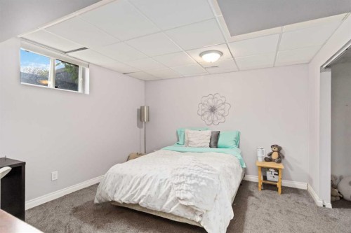 145 Burns Place, Fort Mcmurray, AB - Indoor Photo Showing Bedroom