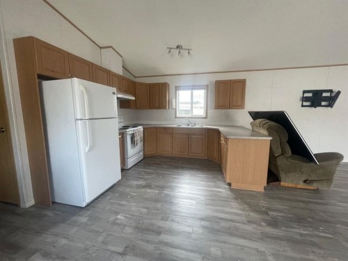 161 Grey Crescent, Fort Mcmurray, AB - Indoor Photo Showing Kitchen