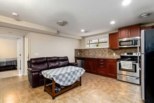 128 Juniper Street, Fort Mcmurray, AB - Indoor Photo Showing Kitchen