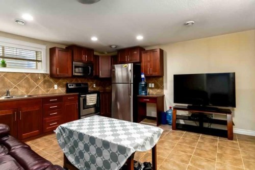 128 Juniper Street, Fort Mcmurray, AB - Indoor Photo Showing Kitchen With Stainless Steel Kitchen With Double Sink