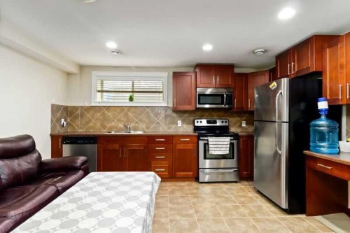 128 Juniper Street, Fort Mcmurray, AB - Indoor Photo Showing Kitchen With Stainless Steel Kitchen With Double Sink