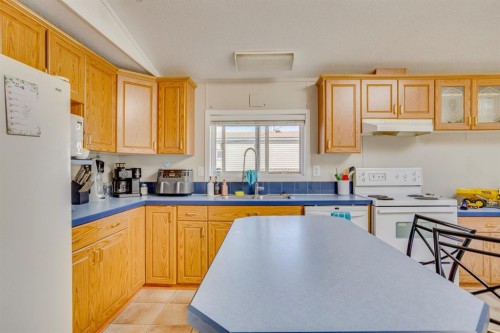 244 Cokerill Crescent, Fort Mcmurray, AB - Indoor Photo Showing Kitchen
