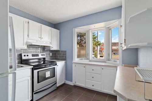 151C Dickins Drive, Fort Mcmurray, AB - Indoor Photo Showing Kitchen