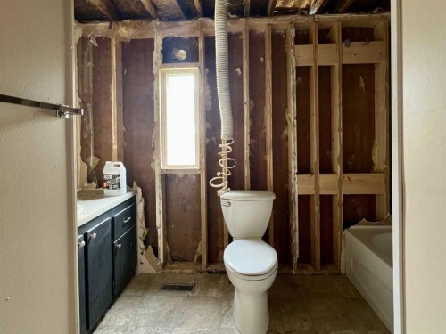 149 Clausen Crescent, Fort Mcmurray, AB - Indoor Photo Showing Bathroom
