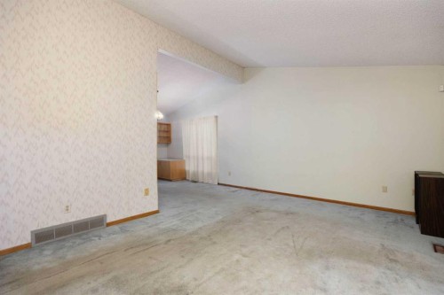 206 Leigh Crescent, Fort Mcmurray, AB - Indoor Photo Showing Other Room