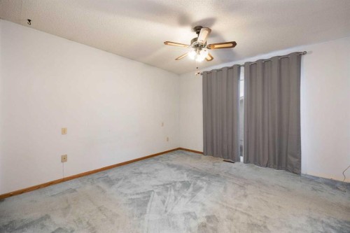 206 Leigh Crescent, Fort Mcmurray, AB - Indoor Photo Showing Other Room