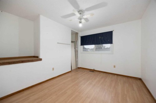 206 Leigh Crescent, Fort Mcmurray, AB - Indoor Photo Showing Other Room