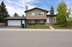 206 Leigh Crescent  Fort Mcmurray, AB T9K 1N4