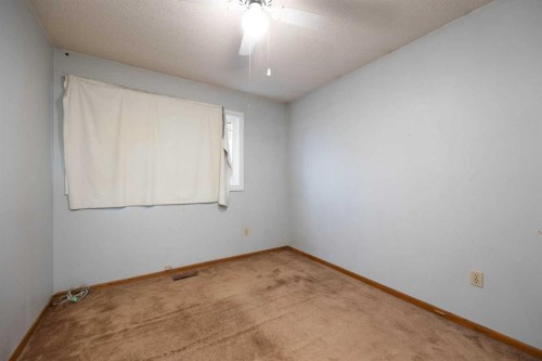 206 Leigh Crescent, Fort Mcmurray, AB - Indoor Photo Showing Other Room