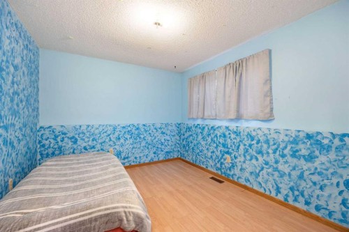 206 Leigh Crescent, Fort Mcmurray, AB - Indoor Photo Showing Bedroom