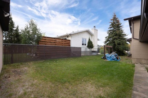206 Leigh Crescent, Fort Mcmurray, AB - Outdoor