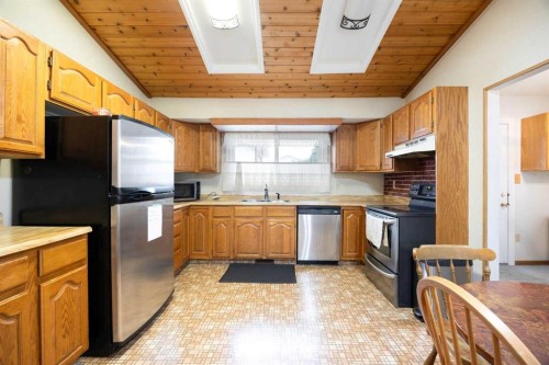 206 Leigh Crescent, Fort Mcmurray, AB - Indoor Photo Showing Kitchen
