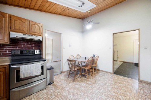 206 Leigh Crescent, Fort Mcmurray, AB - Indoor Photo Showing Kitchen