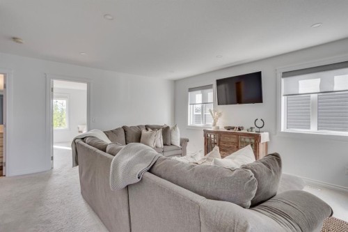 204 Dafoe Way, Fort Mcmurray, AB - Indoor Photo Showing Living Room