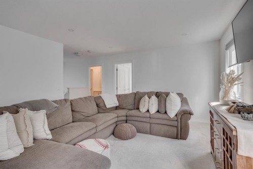 204 Dafoe Way, Fort Mcmurray, AB - Indoor Photo Showing Living Room