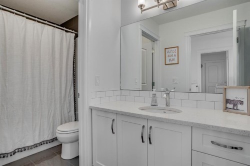 204 Dafoe Way, Fort Mcmurray, AB - Indoor Photo Showing Bathroom