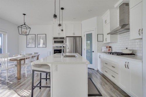 204 Dafoe Way, Fort Mcmurray, AB - Indoor Photo Showing Kitchen With Stainless Steel Kitchen With Double Sink With Upgraded Kitchen