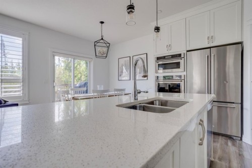 204 Dafoe Way, Fort Mcmurray, AB - Indoor Photo Showing Kitchen With Stainless Steel Kitchen With Double Sink With Upgraded Kitchen