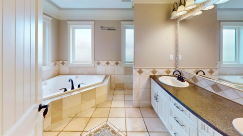 149 Juniper Street, Fort Mcmurray, AB - Indoor Photo Showing Bathroom