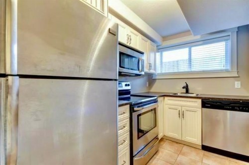 149 Juniper Street, Fort Mcmurray, AB - Indoor Photo Showing Kitchen With Stainless Steel Kitchen