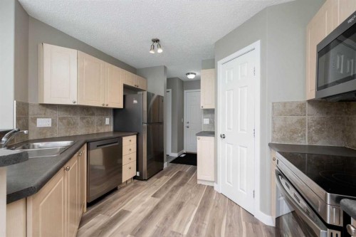 164 Cinnamon Street, Fort Mcmurray, AB - Indoor Photo Showing Kitchen With Double Sink