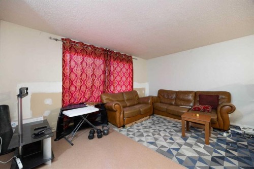 9907B Gordon Avenue, Fort Mcmurray, AB - Indoor Photo Showing Living Room