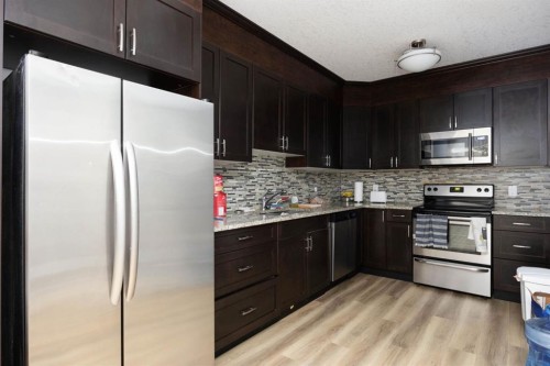 149 Ward Crescent, Fort Mcmurray, AB - Indoor Photo Showing Kitchen With Upgraded Kitchen