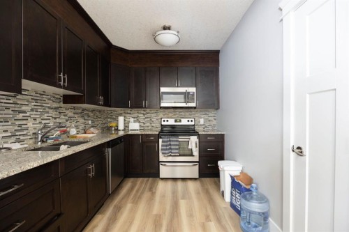 149 Ward Crescent, Fort Mcmurray, AB - Indoor Photo Showing Kitchen With Double Sink With Upgraded Kitchen