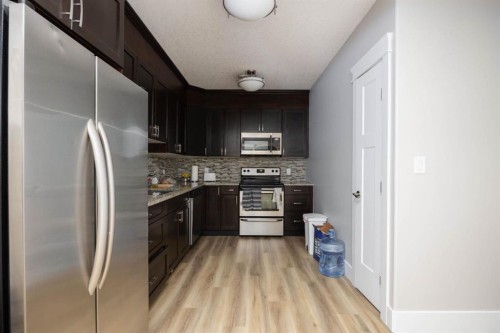 149 Ward Crescent, Fort Mcmurray, AB - Indoor Photo Showing Kitchen With Upgraded Kitchen