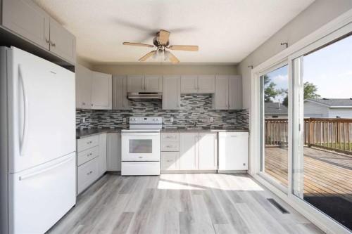 105 Hill Drive, Fort Mcmurray, AB - Indoor Photo Showing Kitchen With Upgraded Kitchen