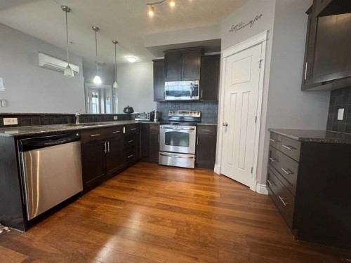 302-9919 Gordon Avenue, Fort Mcmurray, AB - Indoor Photo Showing Kitchen With Upgraded Kitchen