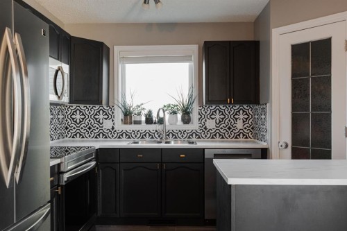 216 Coyote Crescent, Fort Mcmurray, AB - Indoor Photo Showing Kitchen With Double Sink