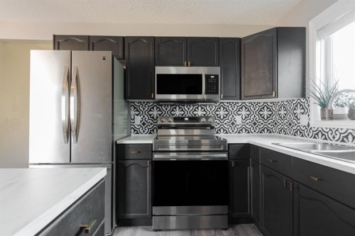 216 Coyote Crescent, Fort Mcmurray, AB - Indoor Photo Showing Kitchen