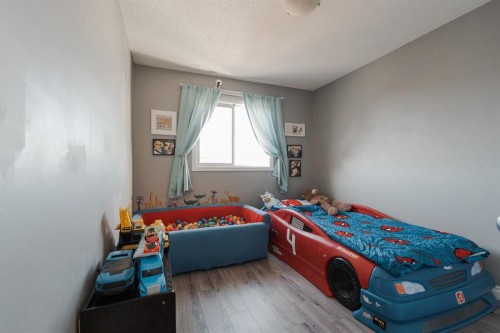 216 Coyote Crescent, Fort Mcmurray, AB - Indoor Photo Showing Bedroom
