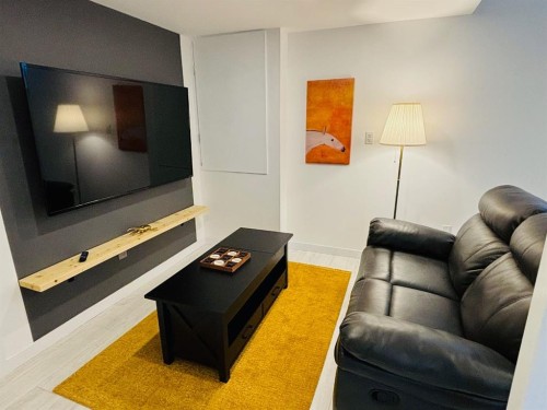 216 Coyote Crescent, Fort Mcmurray, AB - Indoor Photo Showing Living Room