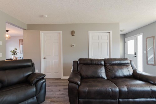 216 Coyote Crescent, Fort Mcmurray, AB - Indoor Photo Showing Living Room