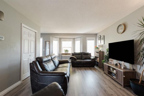 216 Coyote Crescent, Fort Mcmurray, AB - Indoor Photo Showing Living Room