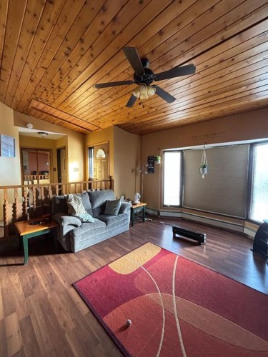 10024 103 Ave, Lac La Biche, AB - Indoor Photo Showing Living Room