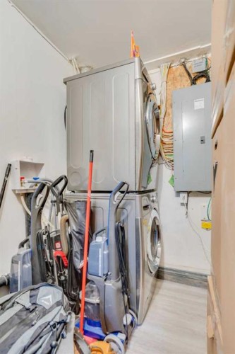 340 Killdeer Way, Fort Mcmurray, AB - Indoor Photo Showing Laundry Room