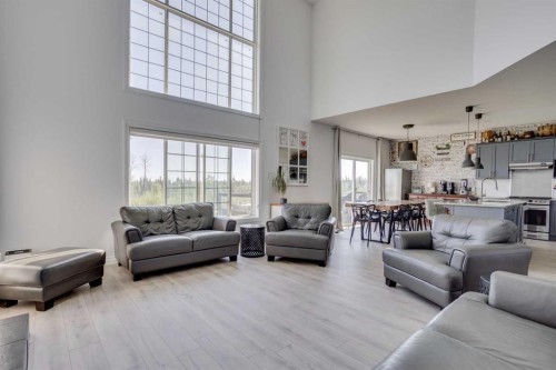 340 Killdeer Way, Fort Mcmurray, AB - Indoor Photo Showing Living Room